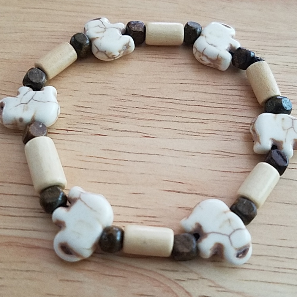 NWOT Elephant Stretch Bracelet